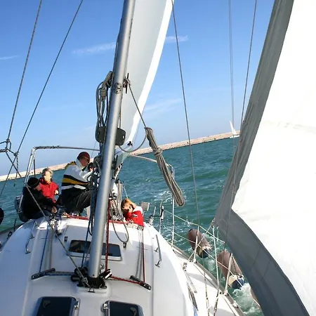 Bateau-hôtel Waypoint Azzurra 3*