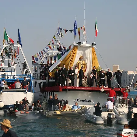 Hotel en barco Waypoint Azzurra Bari