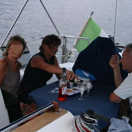Hotel en barco Waypoint Azzurra 3*